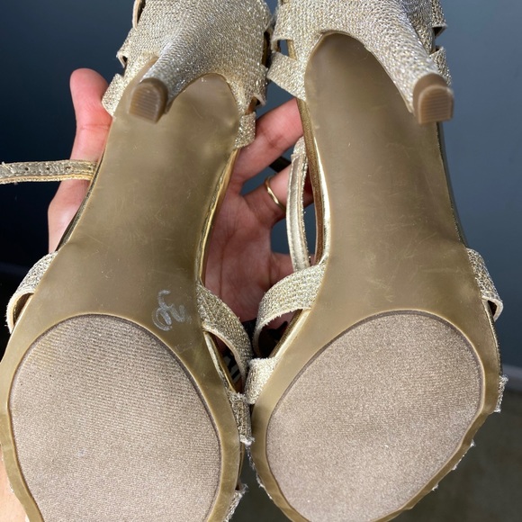 GOLD PLATFORM HEELS - Picture 8 of 9